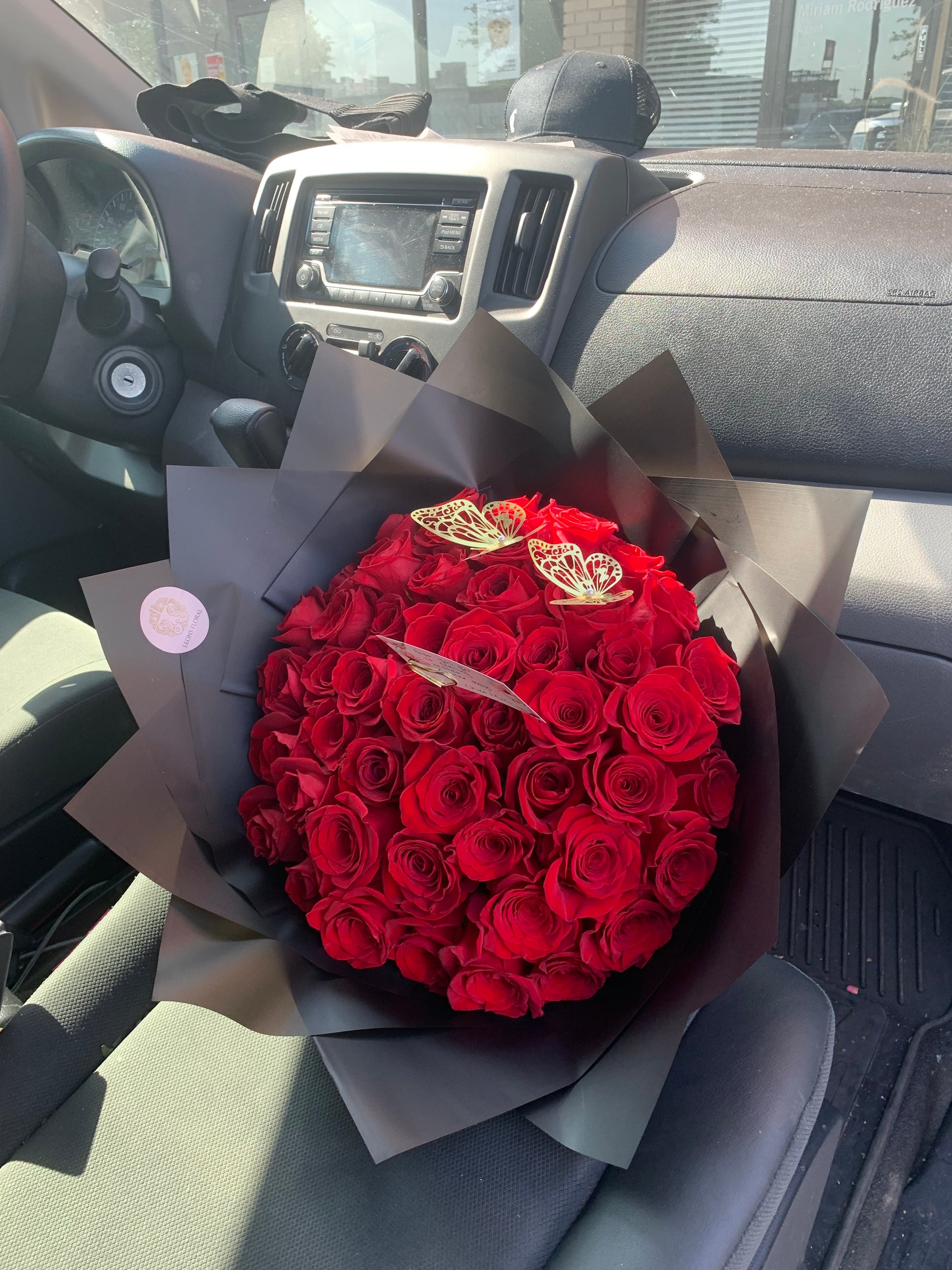 044 - Luxurious 50 Roses Bouquet - Ramo Buchon de 50 Rosas - Love